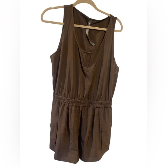 Vuori | Pants & Jumpsuits | 4 Nwt Vuori Villa Utility Romper Java ...